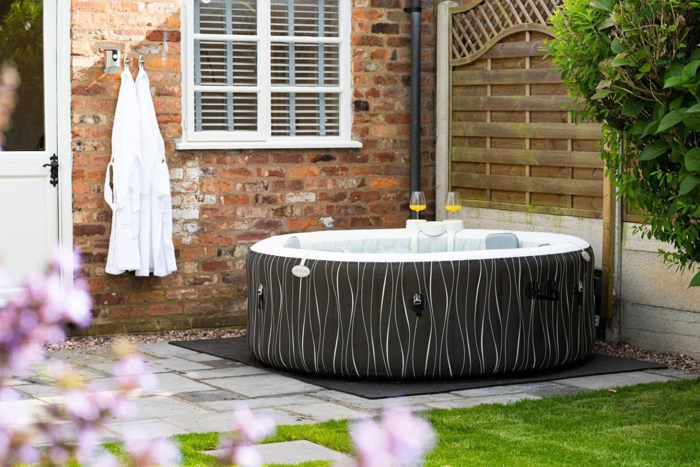 Stylish 2 Bedroom Cottage With Hot Tub And Parking Bewdley Dış mekan fotoğraf
